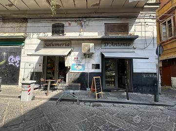 NEGOZIO A NAPOLI