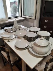 Servizio piatti più servizio caffè completo.