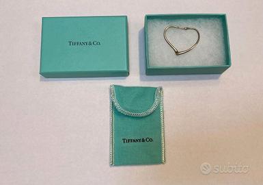 Orecchino a cerchio Tiffany by Elsa Peretti.