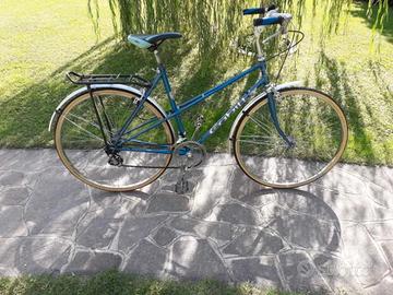 Bicicletta vintage da turismo sportivo / città