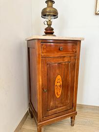 Mobiletto antico a un’anta