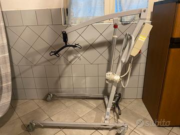 Sollevatore eletttico per disabili
