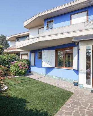 Villetta a schiera di 160 m² con 4 locali e box au