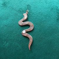 ciondolo serpente in argento 925 e madreperla 