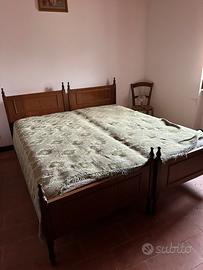 Letto antico in legno massello