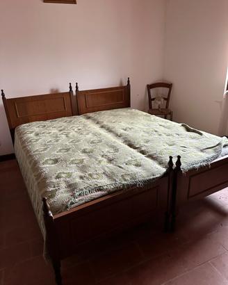 Letto antico in legno massello