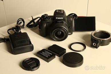 Canon eos m50 con obiettivo 15-45 e accessori
