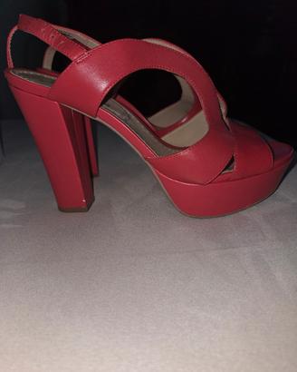 Sandali rossi con plateau e tacco alto 
