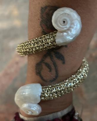 Collana e bracciale in filo metallico