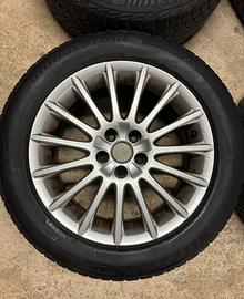 Cerchi in lega con gomme invernali Bridgestone