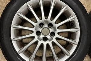 Cerchi in lega con gomme invernali Bridgestone