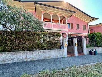 TRILOCALE CON TERRAZZIONO BOX IN ZONA RESIDENZIALE