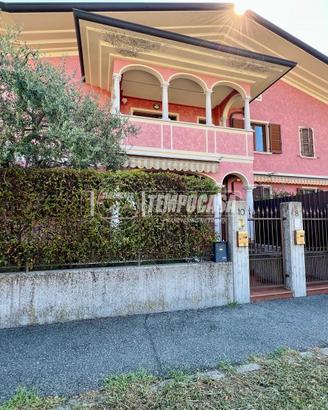 TRILOCALE CON TERRAZZIONO BOX IN ZONA RESIDENZIALE