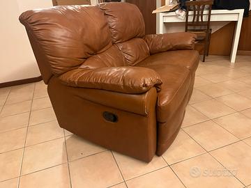 Divano ben tenuto e comodossimo