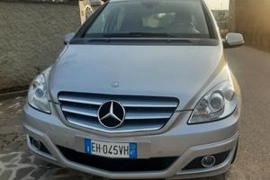 Mercedes-Benz B 180 benzina automatica