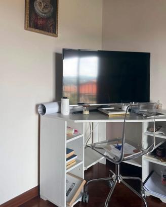 Scrivania con sedia