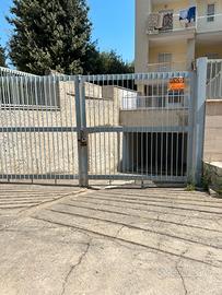 Si vende deposito/rimessa auto