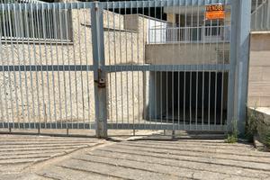 Si vende deposito/rimessa auto