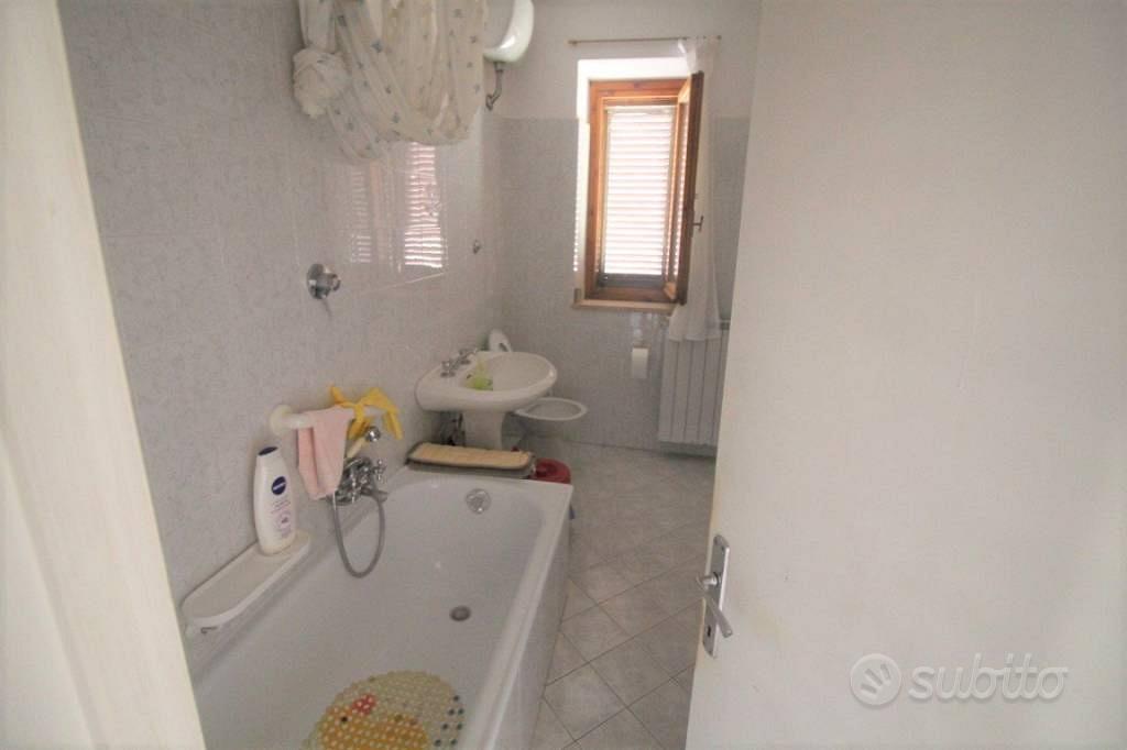 Rustico / Casale di 70 m² con 3 locali e box auto - Altro