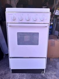 Cucina e forno a gas marca BOMPANI