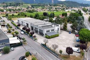 Immobile di 600 m² con 2 locali a Cenate Sotto