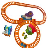 Trenino giocattolo con pista