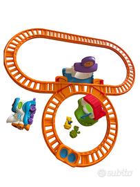 Trenino giocattolo con pista
