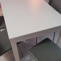 Tavolo allungabile Ikea Bjursta. Da quattro a otto