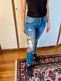 Jeans Zara con ricamo