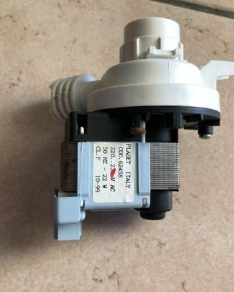 Pompa di scarico per lavastoviglie SMEG ST946