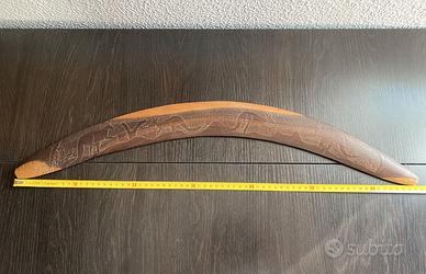 Boomerang originale australiano in legno. Oggetto