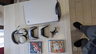 PlayStation 5 con lettore + 2 controller e altro
