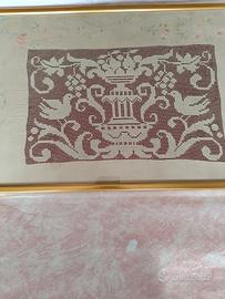 ricamo antico con dipinto a mano