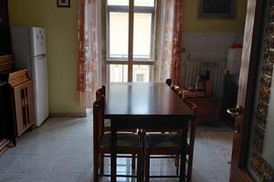 Ampio immobile su due livelli con giardino