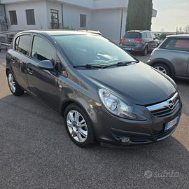 Opel Corsa 1.2 5 porte Cosmo