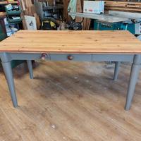 tavolo restaurato color tabacco