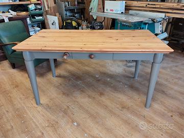 tavolo restaurato color tabacco