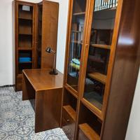 4 vetrine/libreria e scrivania