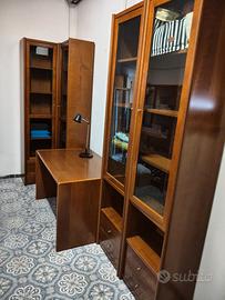 4 vetrine/libreria e scrivania