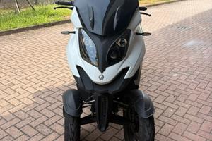 Quadro 350 D (2020) Solo 15.000 km Patente B