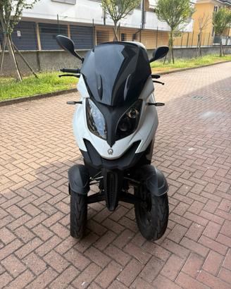 Quadro 350 D (2020) Solo 15.000 km Patente B