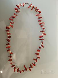 Collana Vintage in Corallo Rosso e Madreperla