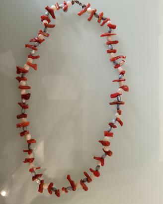 Collana Vintage in Corallo Rosso e Madreperla