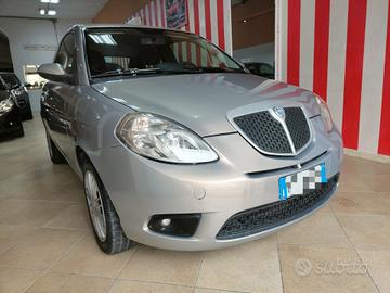 Lancia Ypsilon 1.3 MJT 75 CV Platino