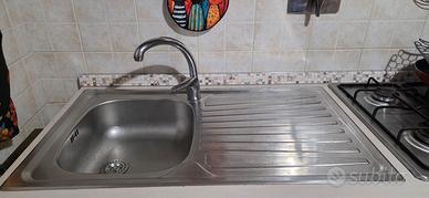 Piano cottura, cappa e lavello 