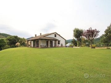 Casa di campagna con terreno