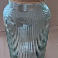 vaso con rubinetto per bevande