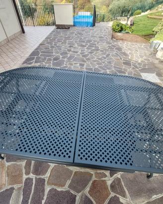 Tavolo in ferro radiato con 6 sedie