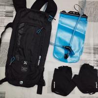 zainetto con sacca acqua interno e guanti 