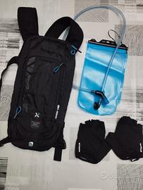 zainetto con sacca acqua interno e guanti 